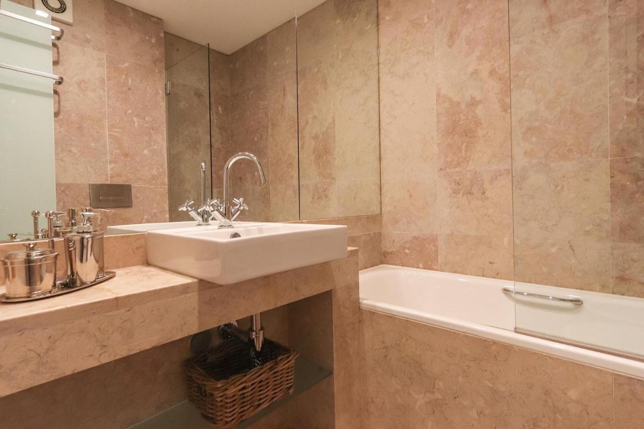 Downtown Chiado By Homing Apartment Lisbon Bagian luar foto